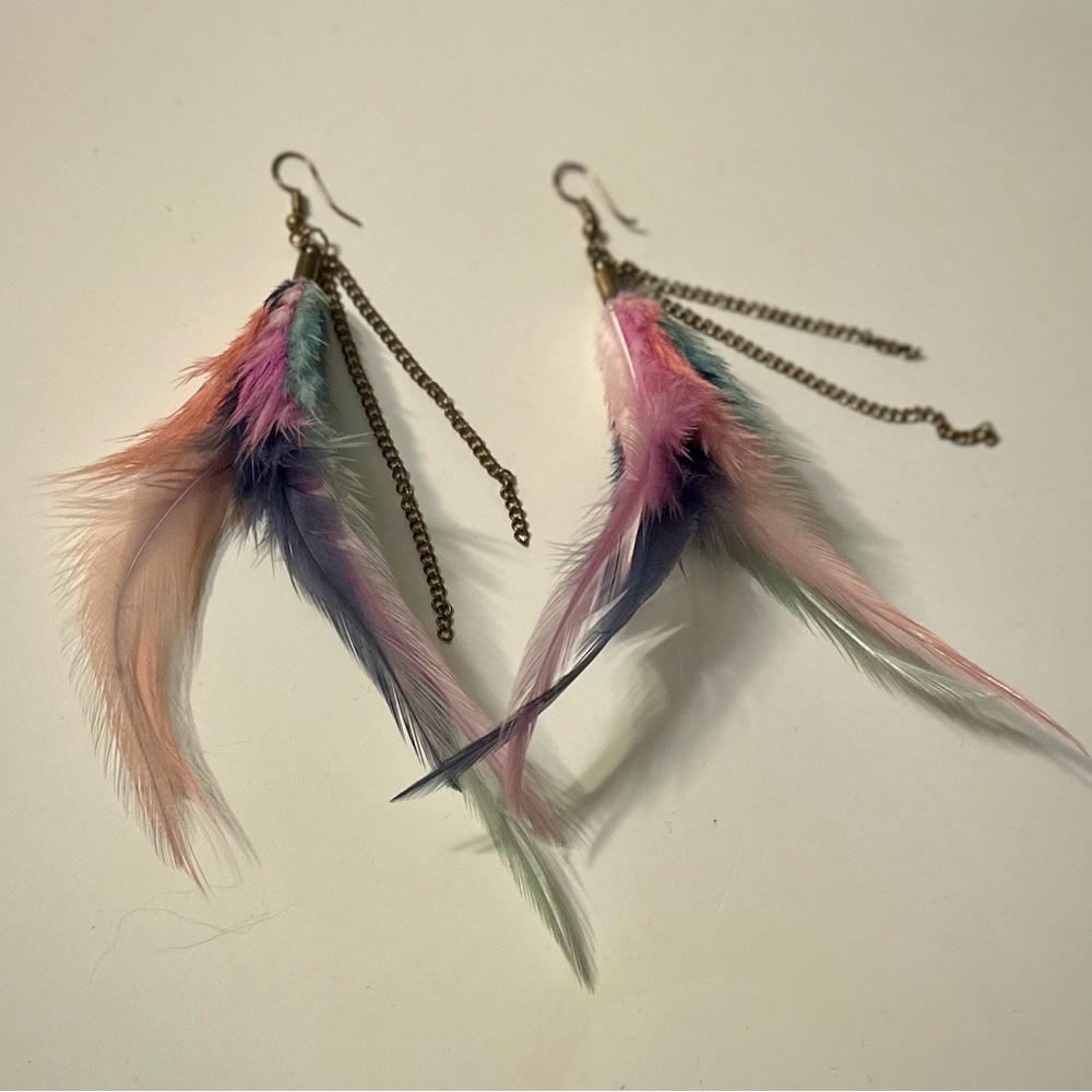 2 Pairs of Beautiful and Colorful Feather Earrings With Gold Chain Accents - Picture 9 of 10
